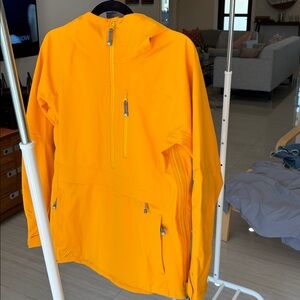 Strafe ski/ snowboard jacket small